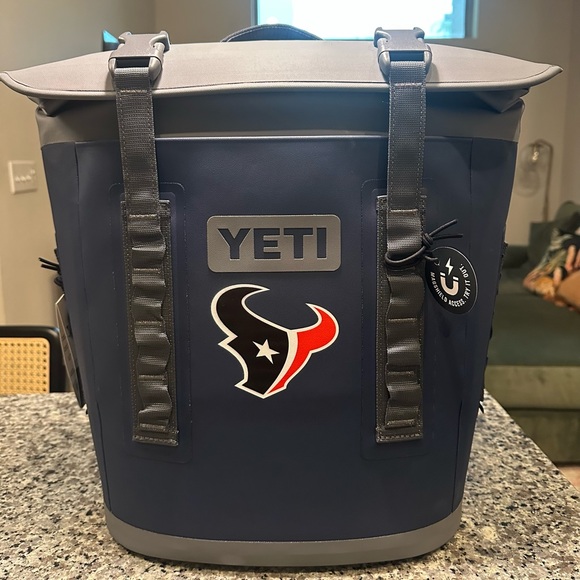 YETI Navy and Gray M12 Cooler Backpack - Picture 1 of 6